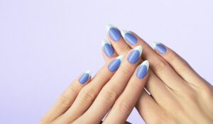 בניית ציפורניים באקריל