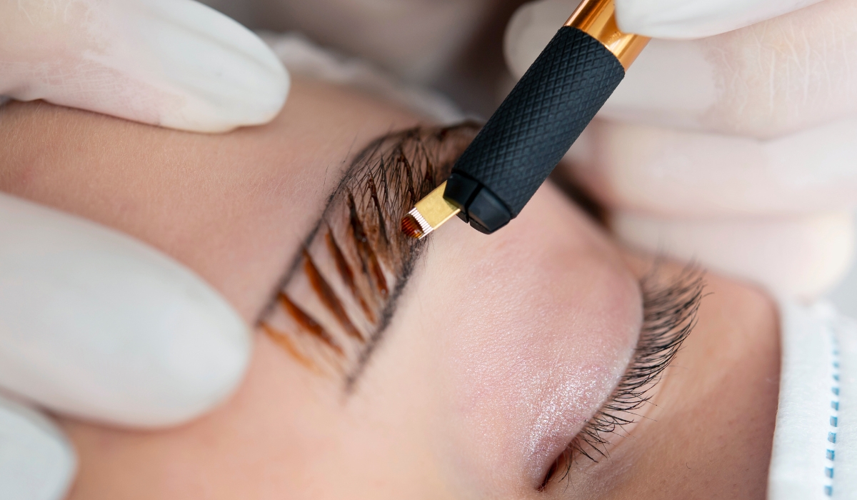 מאיפור קבוע ועד מיקרובליידינג מסע של אומנות ודיוק