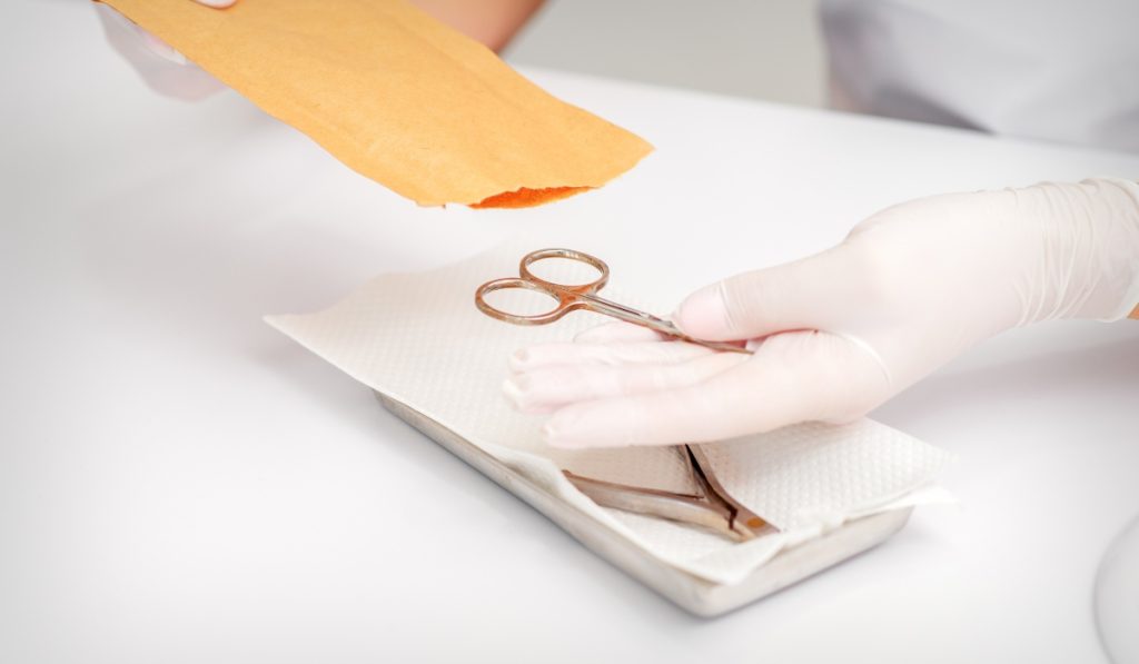 ניקוי וחיטוי כלי המניקור_ המדריך המקצועי לשמירה על הבריאות